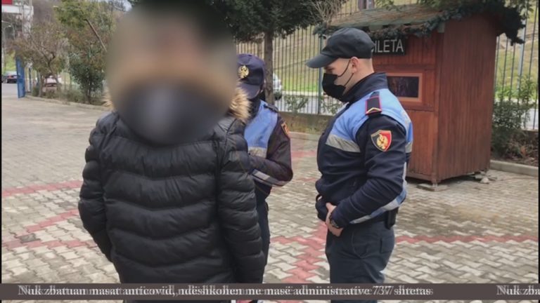 NUK ZBATUAN MASAT ANTI-COVID/ Policia gjobit 737 persona dhe një subjekt me 10 milionë lekë në 24 orët e fundit