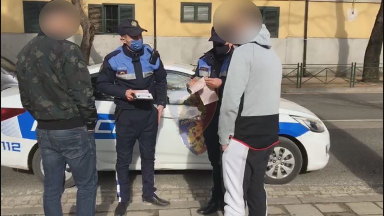 NUK RESPEKTUAN MASAT ANTI-COVID/ Ja sa qytetarë “të pabindur” janë gjobitur brenda 24 orëve