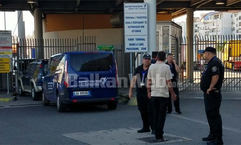 PO TRANSPORTONTE DREJT ITALISË 4 KOSOVARË/ Arrestohet në Portin e Durrësit 51-vjeçari