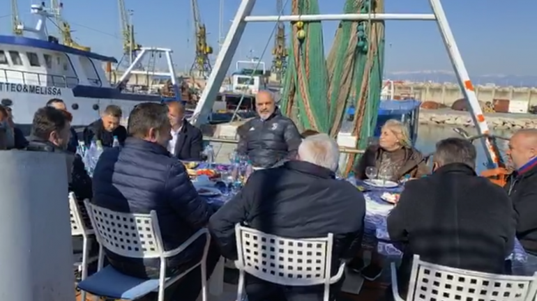 TAKIM ME PESHKATARËT/ Rama: S’kam ardhur në Durrës për të marrë vota, por për të bërë historinë me ju