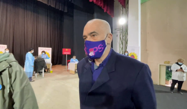 “KEMI SIGURUAR…”/ Rama: Së shpejti do bëjmë 30 mijë vaksinime në ditë, të moshuarve që nuk lëvizin…