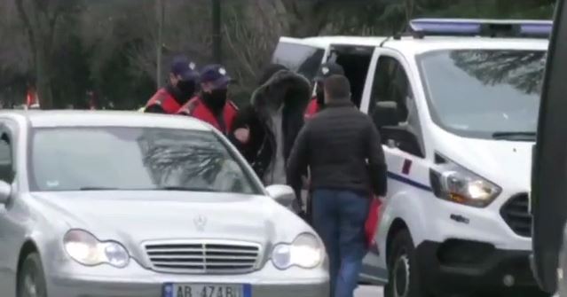 EKZEKUTIMI I BEHAR SOFISË/ Prokuroria: Ernejt Shyti u shfaq duke çaluar teksa e ndiqte, por ekspertët britanikë zbuluan “rrengun”