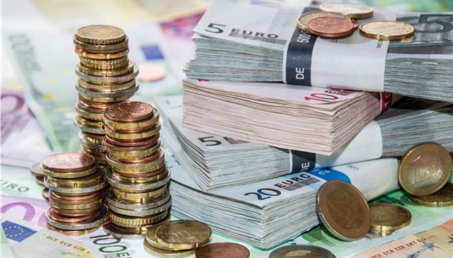 NGA EUROT DERI TEK DOLLARI/ Njihuni me Këmbimin Valutor, 21 mars 2021