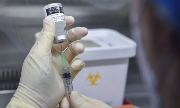 STUDMI/ Vaksina e Pfizer/BioNTech mund të jetë më pak efektive tek njerëzit mbipeshë