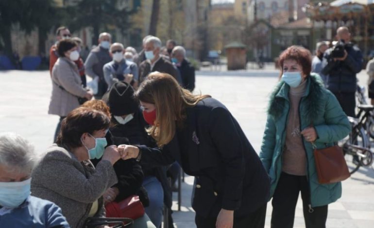 PËRSE DISA PERSONA KANË EFEKTE ANËSORE KUR BËJNË VAKSINËN DHE DISA JO? Flasin Silva Bino dhe Alban Ylli