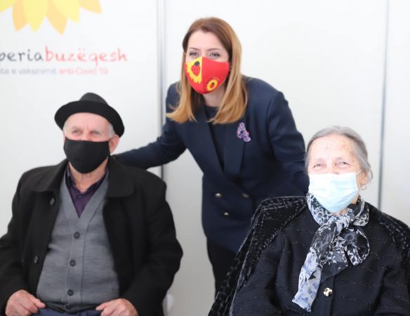 MBYLLET DITA E DYTË E VAKSINIMIT MASIV/ Manastirliu: Shifër domethënëse, ja sa të moshuar morën injektimin