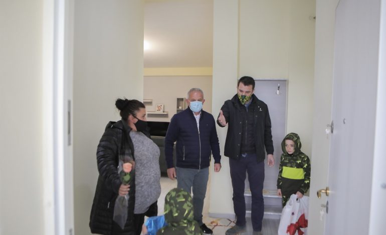 8 MARSI/ Veliaj: Gratë mbështesin punët e mira. Ne kandidojmë Luljetën dhe Najadën, ata…