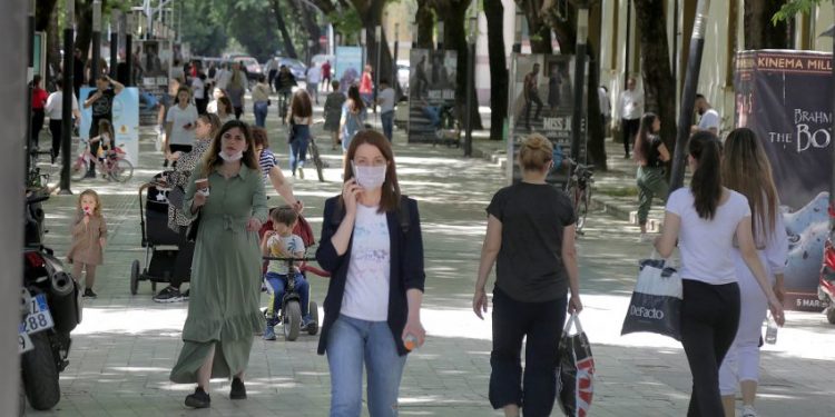 “S´MUND TA PARASHIKOJMË…”/ Rakacolli dhe Brataj flasin se kur pritet t’i rikthehemi normalitetit