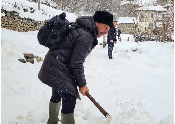 ÇUDIT ME FOTOT/ Xhelal Mziu maskohet si Lenini: Nga maja e Ilnicës do të nisë stuhia e fitores