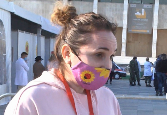 VAKSINIMI MASIV/ Specialistja e ISHP: Deri tani në sheshin “Skënderbej” janë vaksinuar… Sinovac është e sigurt
