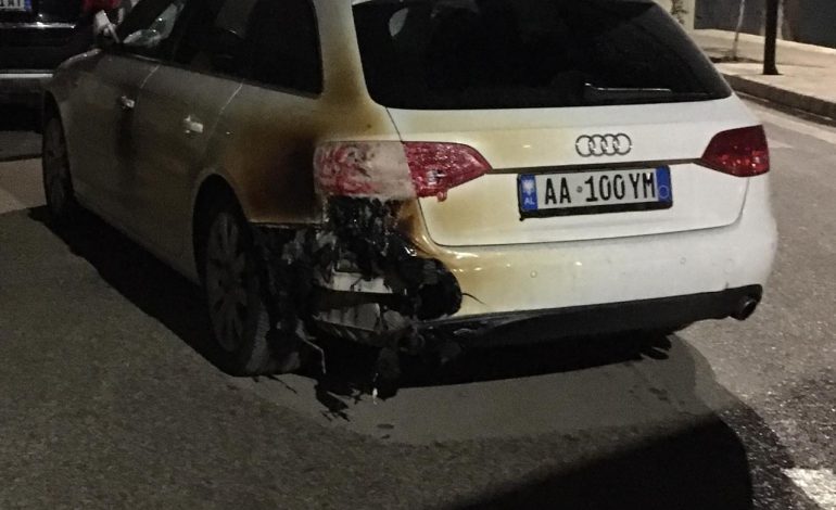 PAMJET/ Digjen dy makina në Sarandë, njëra prej tyre…