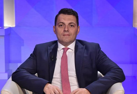 RËRPLASJA META-KIM/ Gazetari: Presidenti i bëri “gropën” opozitës dhe Lulzim Bashës