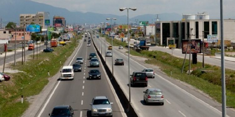 NISIN PUNIMET PËR RIPARIMIN E AUTOSTRADËS TIRANË-DURRËS/ Ja si do të bëhet devijimi i trafikut