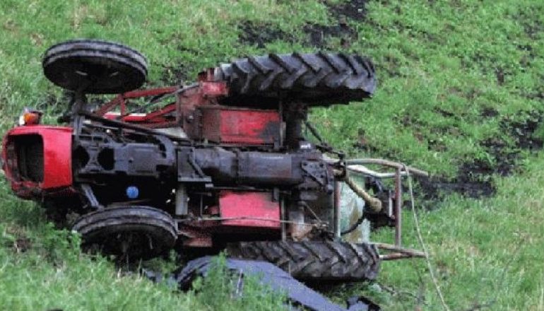 E RËNDË/ Po punonte arën me zetor, plagoset në këmbë 27-vjeçari në Pogradec