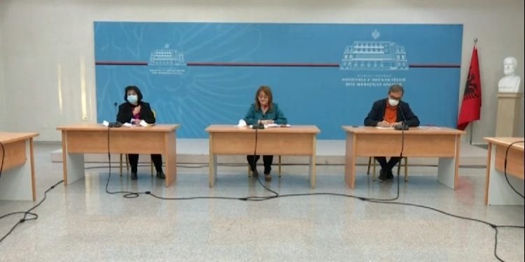 PROCESI ZGJEDHOR/ Ministria e Shëndetësisë thirrje qytetarëve për respektimin e masave anti-COVID gjatë votimit