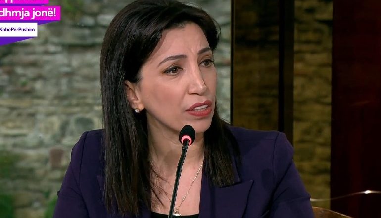 25 PRILLI/ Ministrja Kushi: Mandatin e ardhshëm, gjuha angleze do të nisë të mësohet që nga klasa e parë