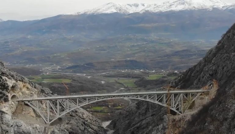 PUBLIKON PAMJET NGA URA MË E LARTË NË SHQIPËRI/ Rama: Edhe pak durim për Rrugën e Arbrit (VIDEO)