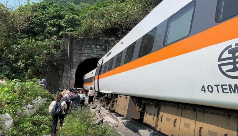 TRAGJEDIA NË TAJVAN/ Treni përplaset brenda tunelit, 36 të vdekur dhe rreth 70 persona të bllokuar