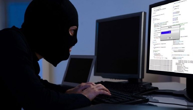 ARRESTOHEN 6 PERSONA NË POGRADEC/ Ngritën skemë mashtrimi kompjuterik për të përfituar para