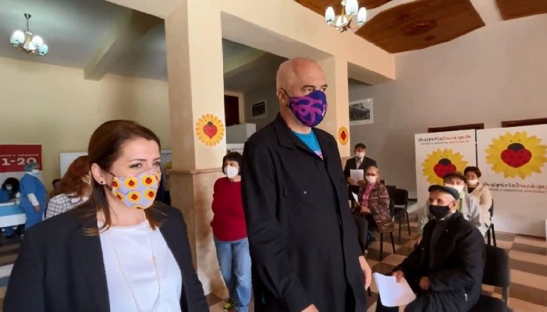 VAKSINIMI/ Rama dhe Manastirliu në Berat: Sot marrin vaksinën gazetarët e terrenit dhe nesër policët
