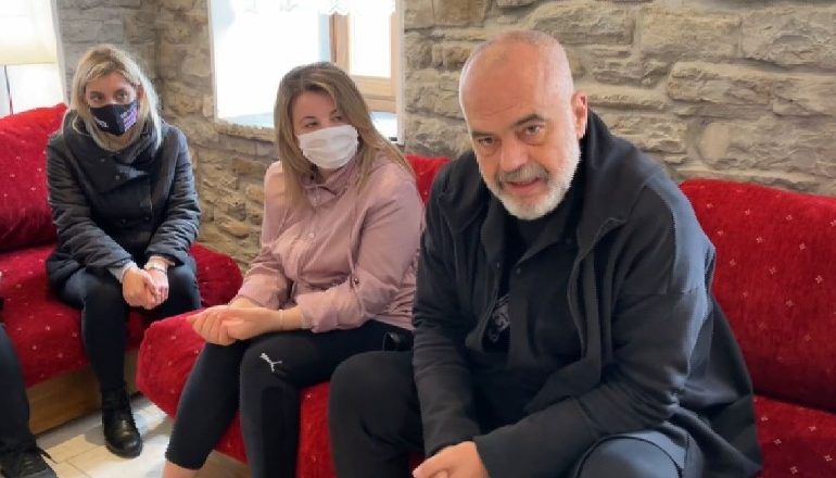 TAKIM ME GRATË NË PËRMET/ Rama: Kanë krijuar biznese në funksion të turizmit