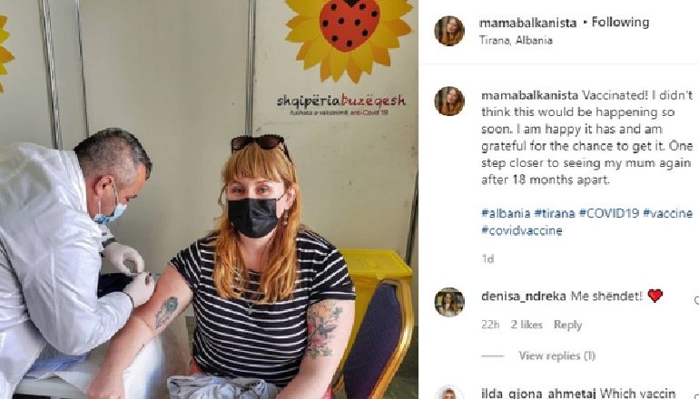 “FALEMINDERIT RAMA”/ Blogerja angleze vaksinohet me Sinovac në Shqipëri: Më në fund do takoj nënën time (FOTO)