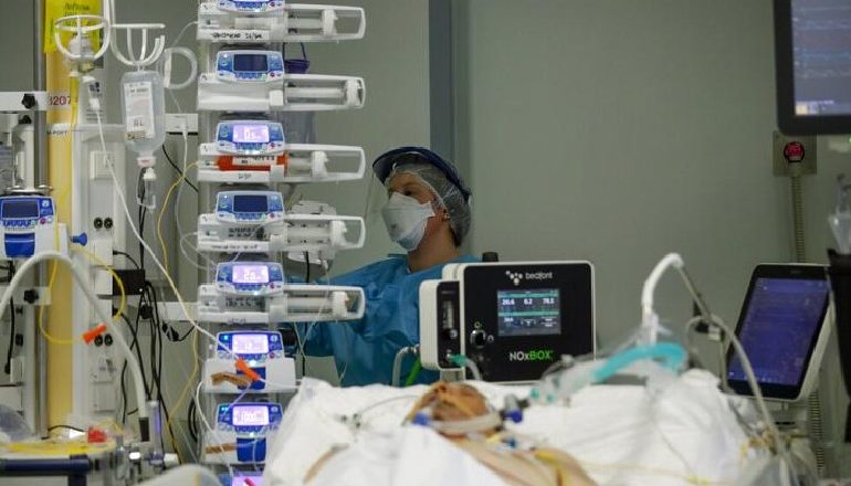 SITUATA E RËNDUAR E COVID-19/ Evropa arrin “pikën kritike” mbi 1 milion të vdekur