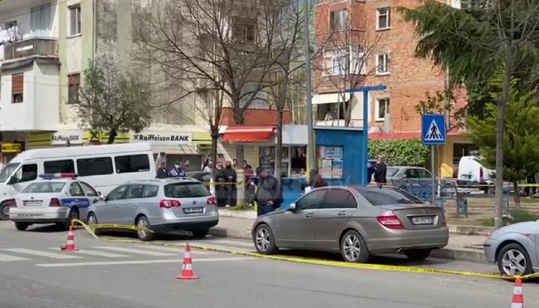 NGJARJA E RËNDË NË MAMURRAS/ Policët u qëlluan nga një makinë të cilën e ndaluan për kontroll (DETAJET)