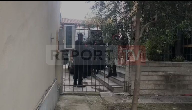 E BLINDUAR NGA FORCA TË SHUMTA POLICIE/ Gjykata e Fierit jep masën e sigurisë për autorin e vrasjes së Shkëlzen Kastratit
