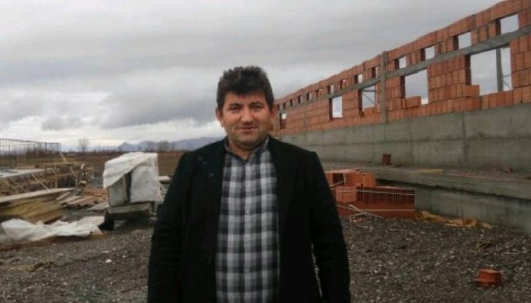 SHPËRTHIM EKSPLOZIVI NË MAMURRAS/ Kush është biznesmeni që i vendosën tritol në derë të shtëpisë, vëllai i një ish-prokurori