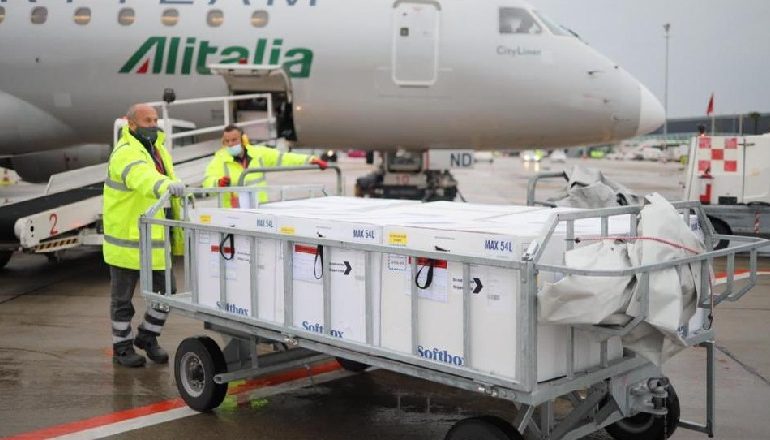 MBËRRITJA E MBI 40 MIJË VAKSINAVE ASTRAZENECA/ Soreca: I lumtur për të luftuar së bashku…