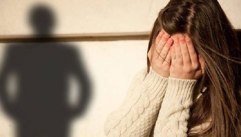 NGACMOI SEKSUALISHT 22-VJEÇAREN/ Nën hetim i riu në Tiranë