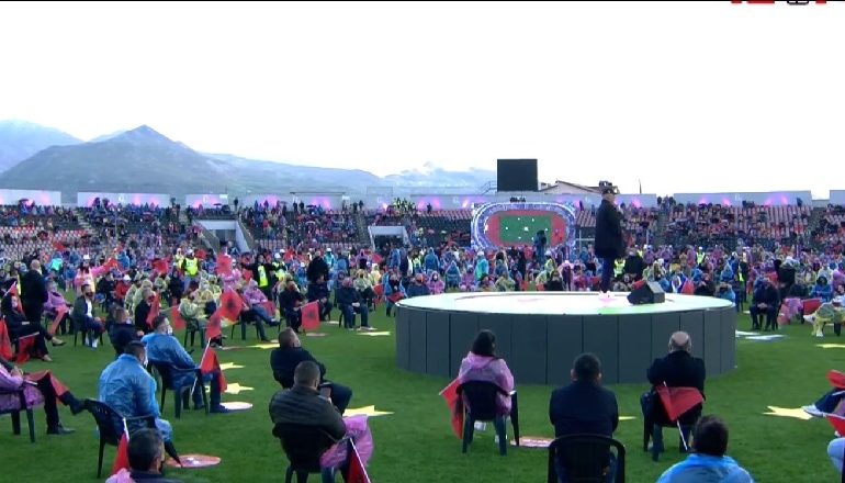 NË “ELBASAN ARENA”/ Rama: Të votosh Kryemadhin si të ngrihen Rilindasit nga varri, të ndihmojmë Metën të kthehet në shtëpi se e kërkon e bija