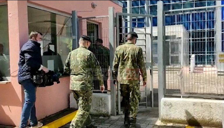 25 PRILLI/ Ushtria merr në ruajtje perimetrin e GJKKO-së dhe SPAK, objekt i rëndësisë së veçantë