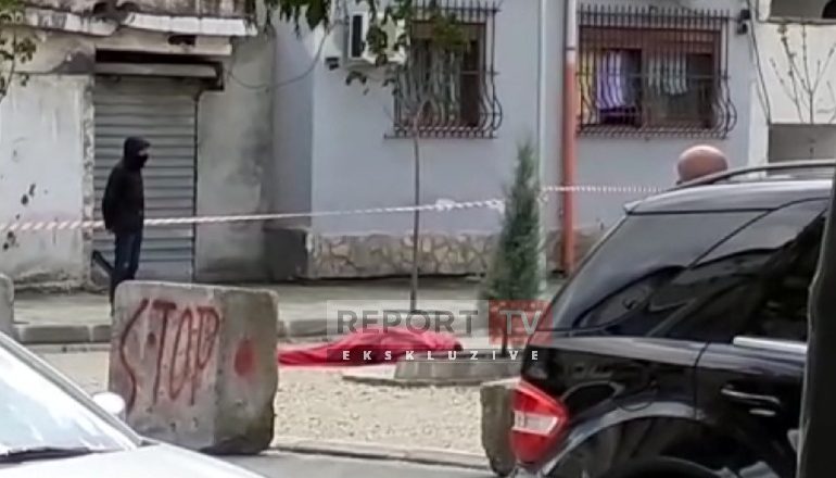 EKZEKUTIMI I PJETRIN XHUVANIT/ Dalin PAMJET, momenti kur turpi është i shtrirë në tokë. Ja kush DYSHOHET të jetë autori