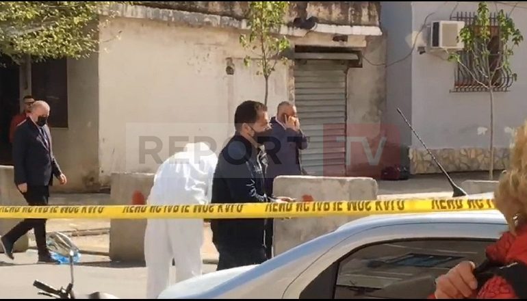 EKZEKUTIMI NË ELBASAN/ Ardi Veliu mbërrin në vendin e ngjarjes, i pranishëm edhe Gazmend Bardhi dhe Luçiano Boçi