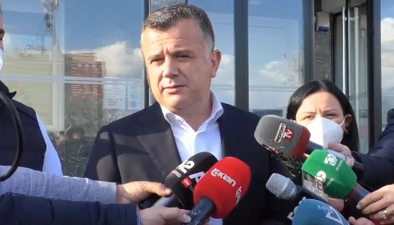 EKZEKUTIMI NË ELBASAN/ Balla: Në çdo cep të Shqipërisë kanë zbarkuar grupe paramilitare! Provokimet nga PD dhe Metën