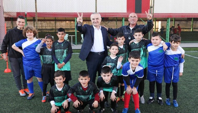 GJUHË LUFTE EDHE ME FËMIJËT NË VLORË/ Meta: Do të shpartallojmë thellë bandat e ‘Astirit’ dhe horrat e Rilindjes