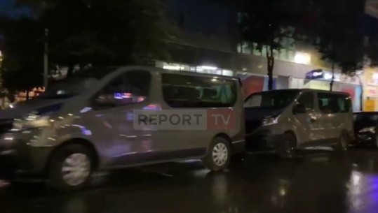 EKZEKUTIMI NË ELBASAN/ Pas sekuestrimit të furgonave të bardhë. PD në Elbasan i ndërron ngjyrën, i merr gri (VIDEO)
