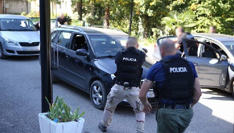 QËLLOI ME ARMË NË SHTËPINË E NJË BANORI NË TIRANË/ Arrestohet 27 vjeçari për vrasje të mbetur në tentativë