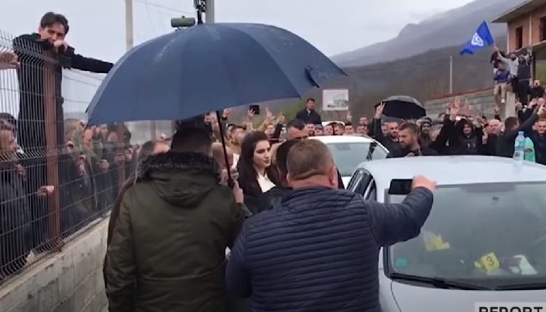 NDALUAN PUNONJËSIN QË SHPËRNTANTE PENSIONET NË DIBËR/ Nën hetim kandidati për deputet i PD dhe 4 anëtarë të grupit të armatosur