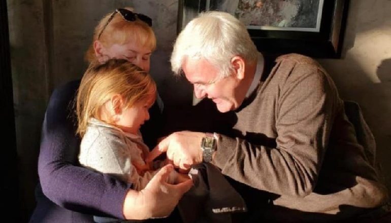 “MË NË FUND GJETËM KOHË…”/ Fatmir Xhafaj publikon momentet familjare me…