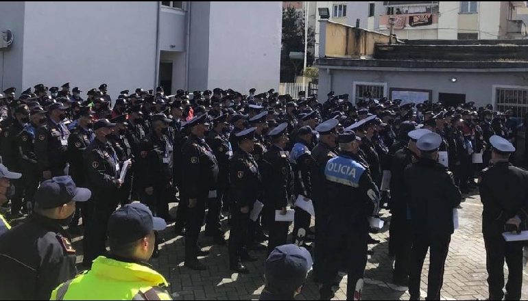 PAK ORË PARA ZGJEDHJEVE/ Policia e Beratit merr në mbrojtje qendrat e votimit e të numërimit