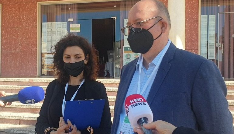 MONITORON ZGJEDHJET NË DURRËS/ Ambasadori britanik: Kemi 8 ekipe në të gjithë vendin…