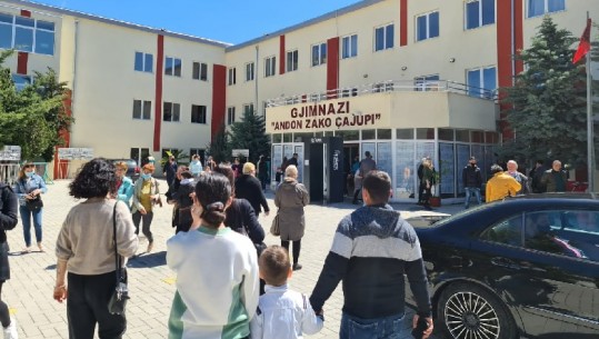 PJESËMARRJE E LARTË NË ZGJEDHJE/ Ja sa qytetarë kanë votuar deri në orën 12:00 (SHIFRAT)