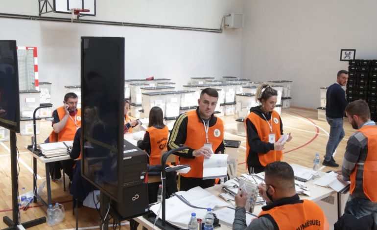 ZGJEDHJET/ Mbyllet procesi i votimit, PS fiton edhe në Bashkinë Patos (SHIFRAT)