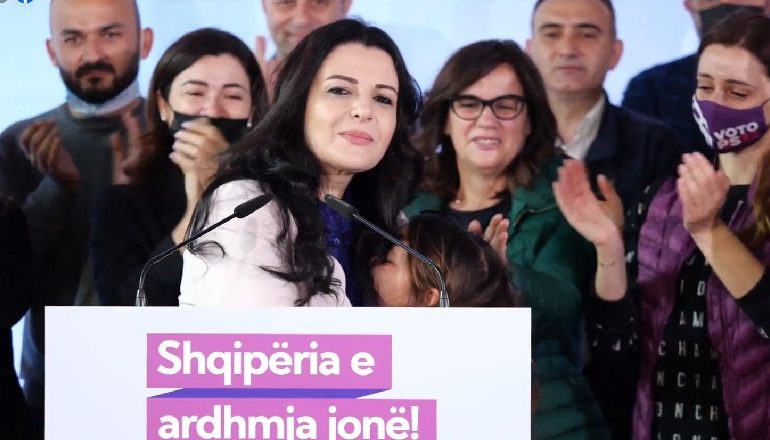 PS FITON KOMBINATIN/ Balluku me të bijën, përlotet: Nëse Belen dhe i vëllai nuk do më kishin dhënë leje, nuk do të kisha…