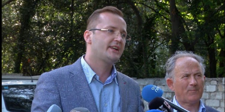 PËRPLASJET NË PD/ Demokratët kërkojnë largimin e Bashës: Kjo është shtëpia jonë dhe jo monopol i disave
