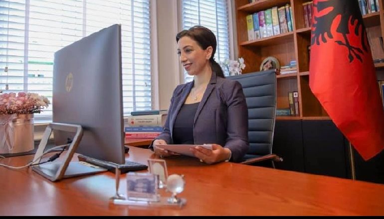 RIKTHIMI I NXËNËSVE NË SHKOLLA/ Mistrja Kushi: Angazhim maksimal për mbarëvajtjen e procesit mësimor