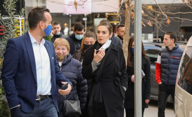 E PAZAKONTË/ Kandidatja e PD-së për deputete në Tiranë merr në intervistë… Edi Ramën
